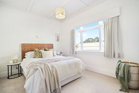 Photo of property in 10 Harbour View Road, Point Chevalier, Auckland, 1022