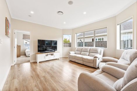 Photo of property in 4 Lewis Younie Road, Kumeu, 0810