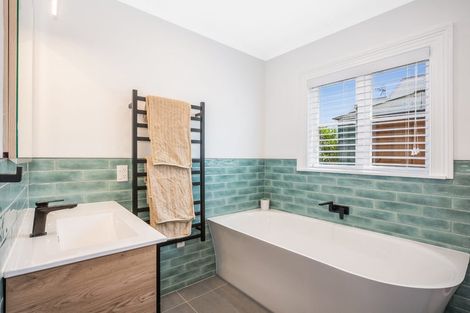 Photo of property in 4b Bay Drive, Titahi Bay, Porirua, 5022