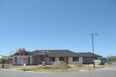 Photo of property in 1 Whio Close, Parklands, Christchurch, 8083