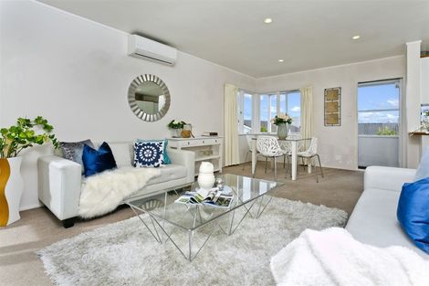 Photo of property in 2/7 Richards Avenue, Forrest Hill, Auckland, 0620