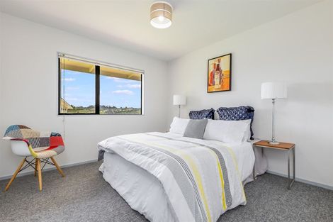 Photo of property in 5 Parrs Cross Road, Henderson, Auckland, 0612