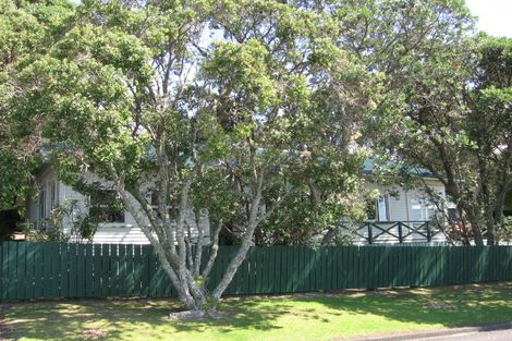 Photo of property in 2 Eastcliffe Road, Castor Bay, Auckland, 0620