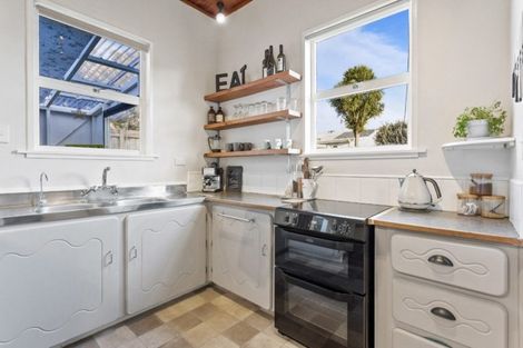 Photo of property in 1 Karaka Street, Helensville, 0800