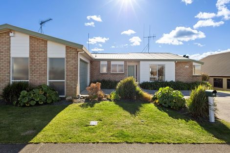 Photo of property in 95 Rototuna Road, Rototuna, Hamilton, 3210