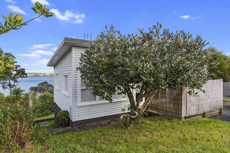 Photo of property in 49 Chatham Avenue, Paremoremo, Auckland, 0632