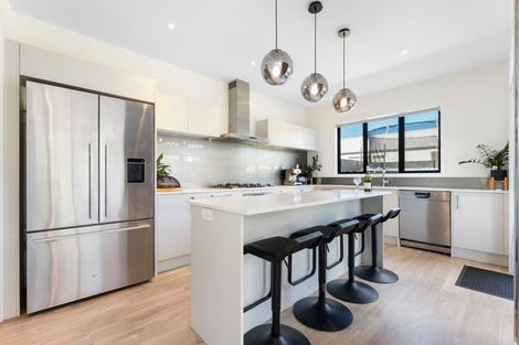 Photo of property in 3 Vogwill Road, Kumeu, 0810