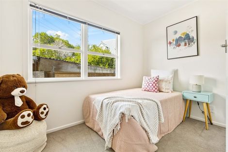 Photo of property in 2 Talavera Place, Te Atatu South, Auckland, 0602