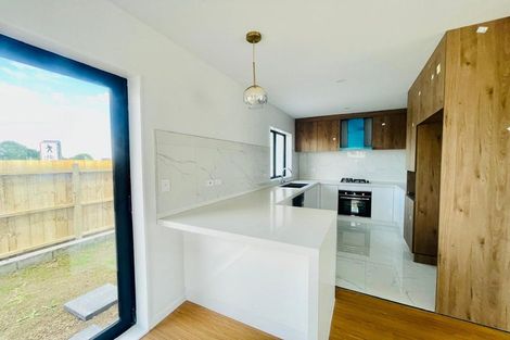 Photo of property in 70 Kauri Heart Avenue, Takanini, 2112