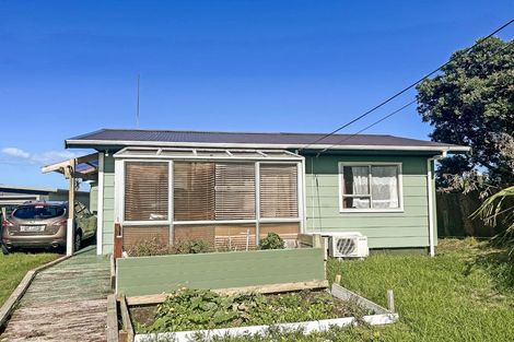 Photo of property in 13 Tregenna Street, Castlecliff, Whanganui, 4501
