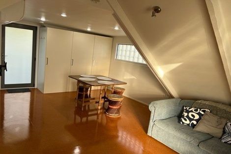 Photo of property in 41 Avonleigh Road, Green Bay, Auckland, 0604