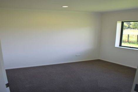 Photo of property in 37 Waikawa Beach Road, Manakau, Levin, 5573