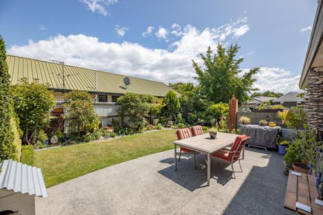 Photo of property in 10 Pyatt Place, Redwood, Christchurch, 8051