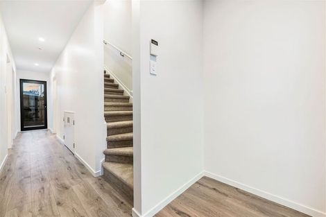 Photo of property in 6/107 Hobsonville Road, West Harbour, Auckland, 0618