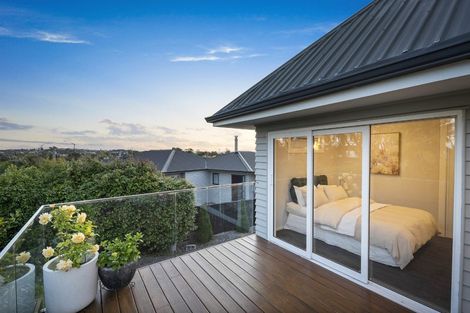 Photo of property in 904 East Coast Road, Northcross, Auckland, 0630