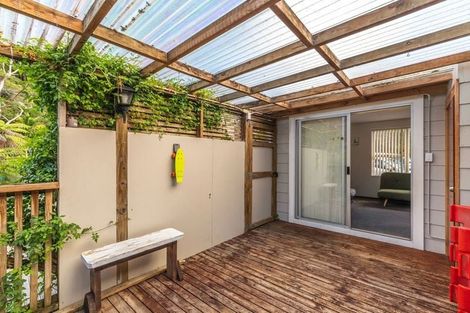 Photo of property in 18 Stallard Place, Glen Eden, Auckland, 0602