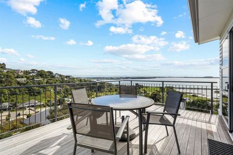 Photo of property in 18 Maffeys Road, Mount Pleasant, Christchurch, 8081