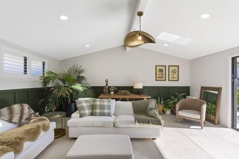 Photo of property in 24 Tiri Road, Milford, Auckland, 0620