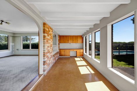 Photo of property in 1904 South Road, Kaupokonui, 4678