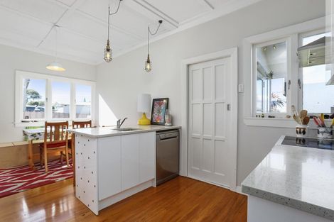 Photo of property in 4 Fruitvale Road, New Lynn, Auckland, 0600