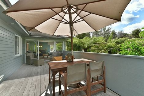 Photo of property in 26 Pohutukawa Avenue, Red Beach, 0932