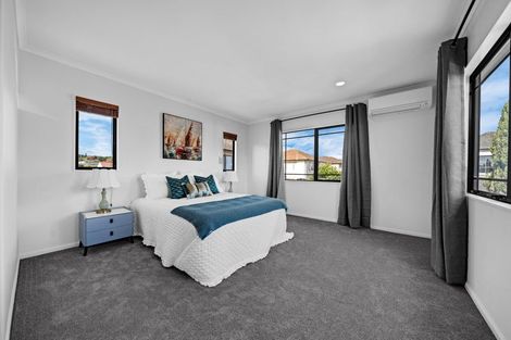 Photo of property in 26 Thornbury Crescent, East Tamaki Heights, Auckland, 2016