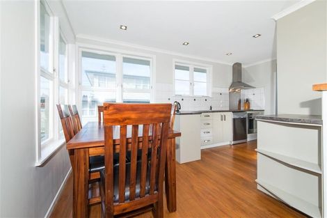 Photo of property in 10 Kaweka Street, New Lynn, Auckland, 0600