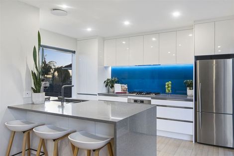 Photo of property in 1/266 Forrest Hill Road, Forrest Hill, Auckland, 0620