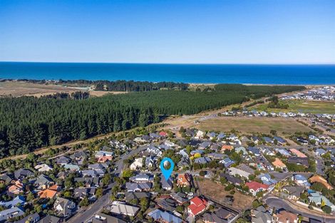 Photo of property in 4 Monterey Place, Parklands, Christchurch, 8083