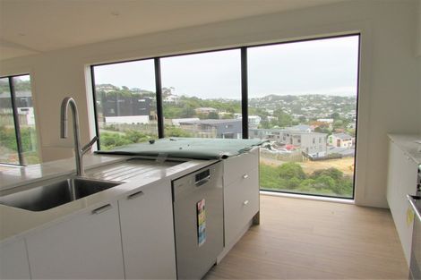 Photo of property in 84 Maupuia Road, Maupuia, Wellington, 6022