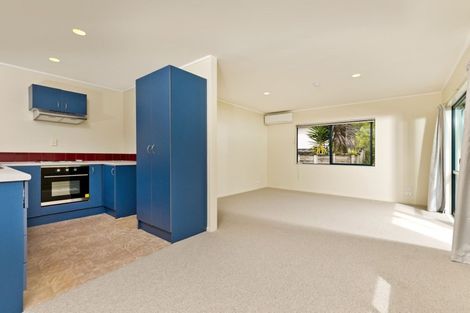 Photo of property in 12a Firle Place, Green Bay, Auckland, 0604