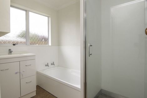 Photo of property in 33 Rhodes Drive, Kelvin Grove, Palmerston North, 4414