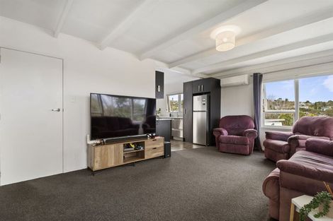 Photo of property in 2/58 Girrahween Drive, Totara Vale, Auckland, 0629