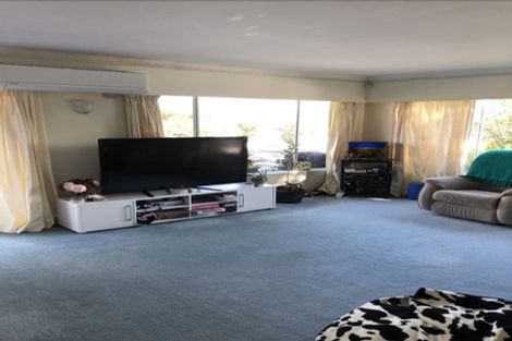 Photo of property in 1 Ravenwood Drive, Forrest Hill, Auckland, 0620