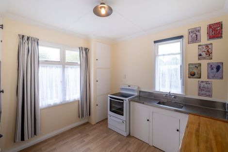 Photo of property in 19 Page Street, Stratford, 4332