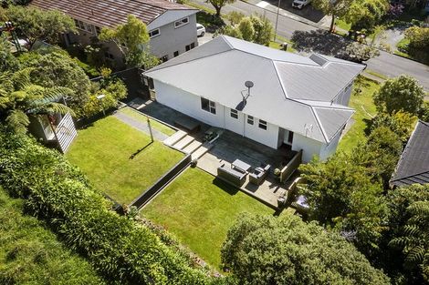 Photo of property in 37 Sunrise Boulevard, Tawa, Wellington, 5028