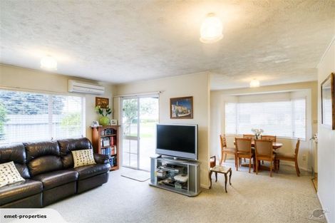 Photo of property in 16 Lannie Place, Greenmeadows, Napier, 4112