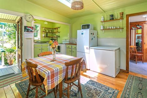 Photo of property in 80 Oxford Terrace, Coromandel, 3506