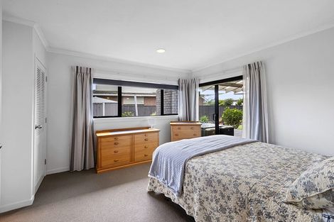 Photo of property in 39 Tiverton Crescent, Whalers Gate, New Plymouth, 4310