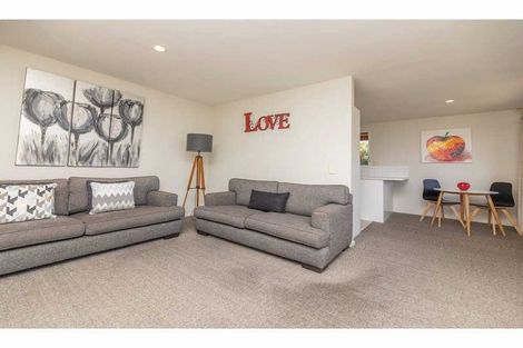 Photo of property in 2/25 Wainoni Road, Wainoni, Christchurch, 8061