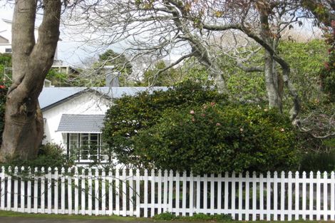 Photo of property in 98 Pendarves Street, New Plymouth, 4310