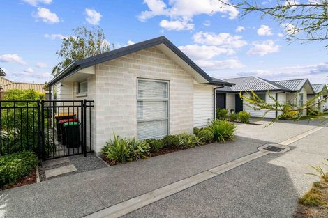 Photo of property in 2/3 Nyoli Street, Northcote, Christchurch, 8052
