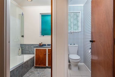 Photo of property in 9 Tesla Place, Totara Vale, Auckland, 0629