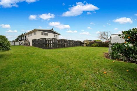 Photo of property in 25 Truby King Street, Merrilands, New Plymouth, 4312