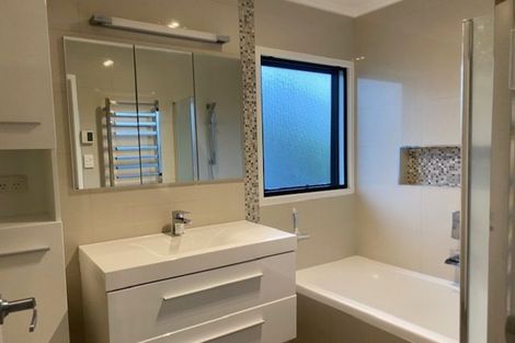 Photo of property in 38 Gosford Drive, Botany Downs, Auckland, 2010