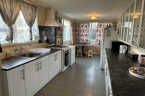 Photo of property in 21 Castle Street, Eltham, 4322