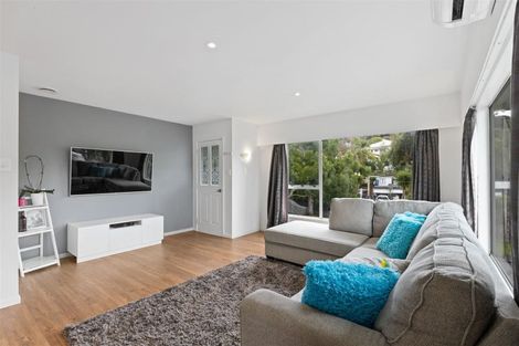 Photo of property in 16 William Hadlow Place, Hatfields Beach, Orewa, 0931