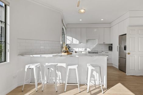 Photo of property in 87 Eliot Street, New Plymouth, 4310