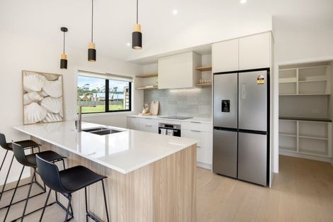 Photo of property in 2 Motutere Drive, Matarangi, 3592