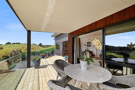 Photo of property in 9 Kapurau Lane, Merrilands, New Plymouth, 4312